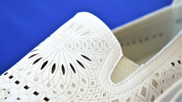 Madingi balti odiniai batai moterims ZOJAS ant platformos