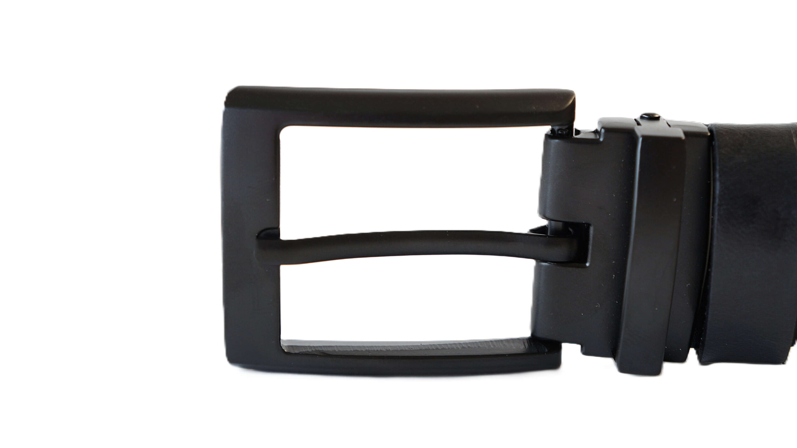 Juoda metalinė vyriško diržo sagtis