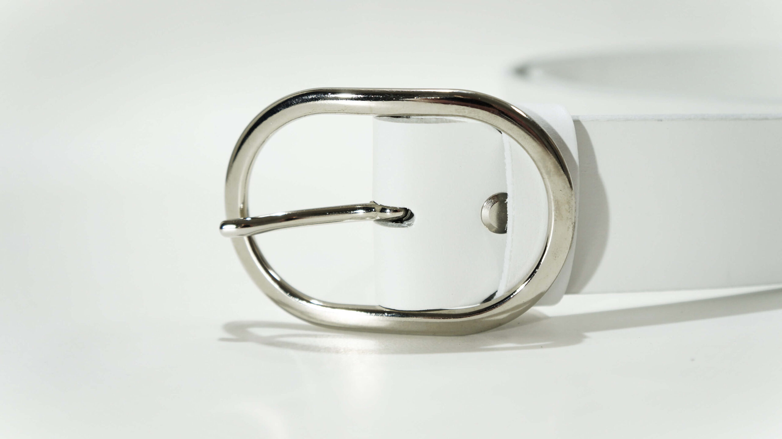 Moteriško diržo sagtis