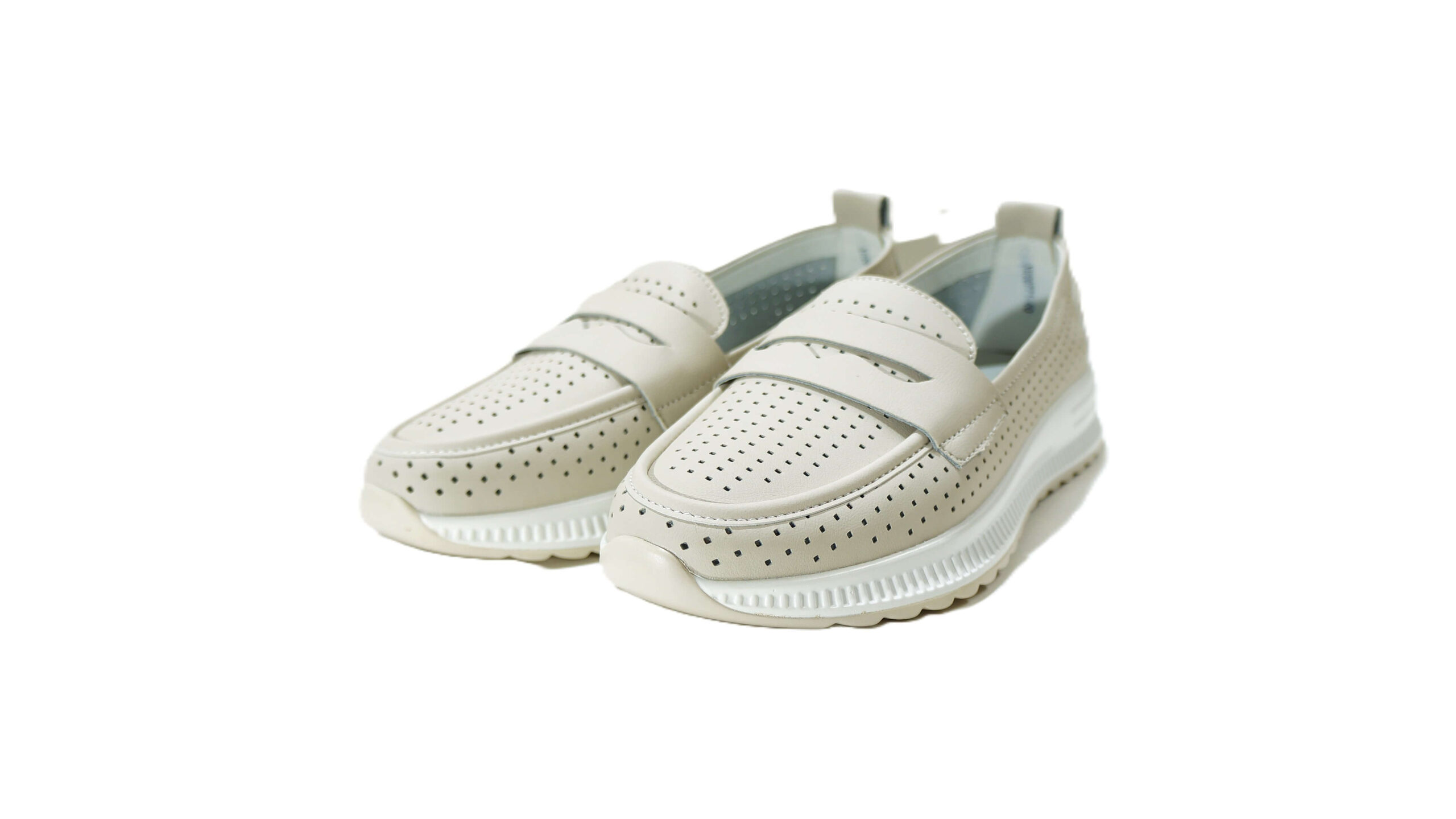 Šviesūs odiniai vasariniai batai moterims ZOJAS