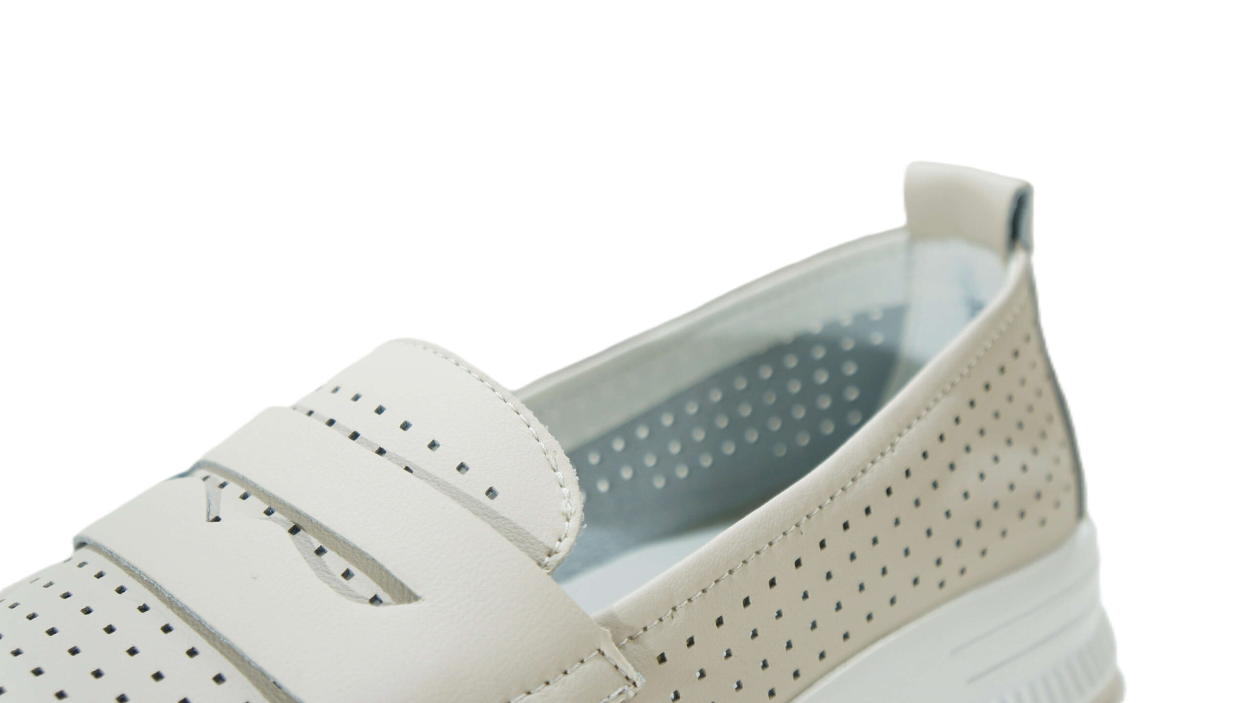 Šviesūs odiniai vasariniai batai moterims ZOJAS