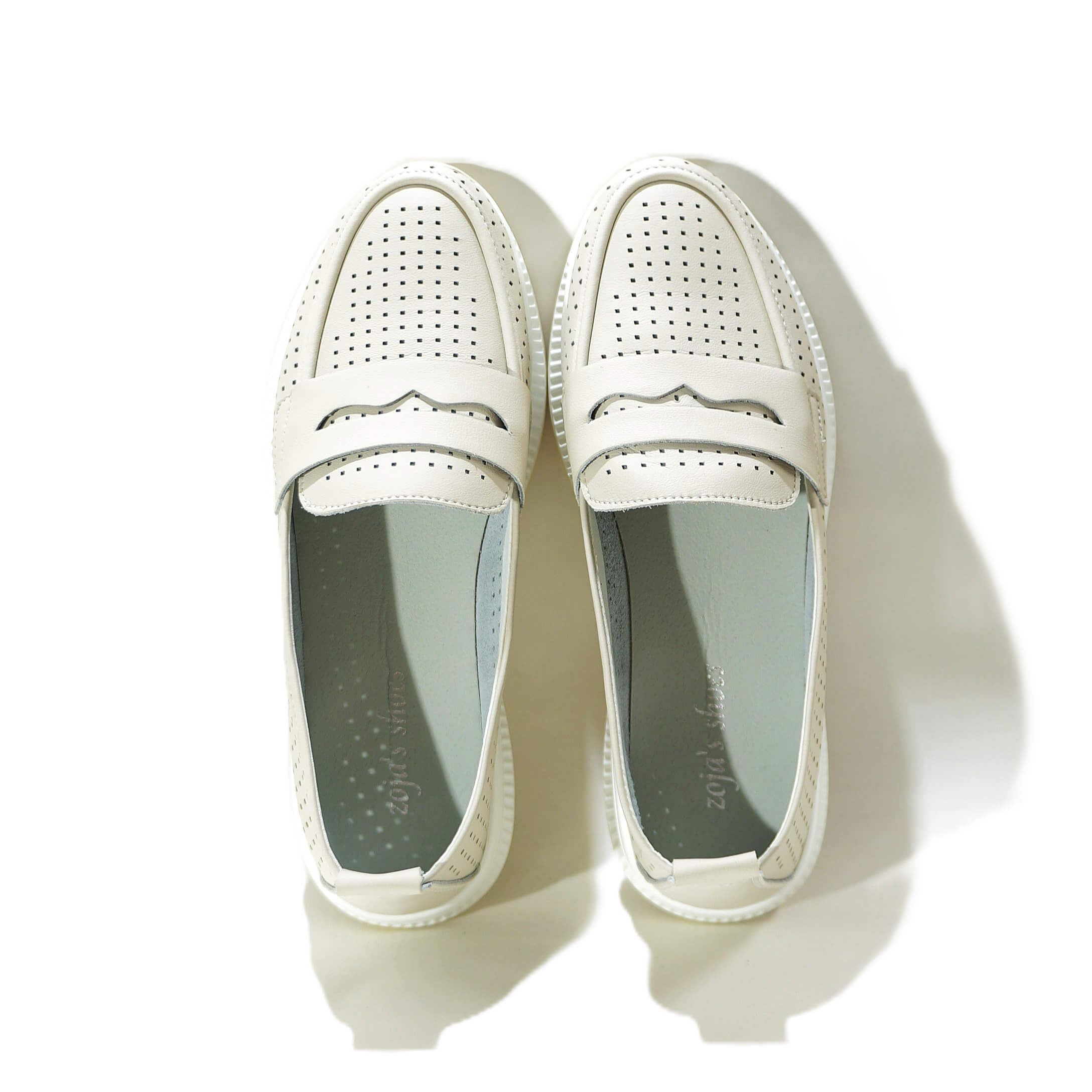 Šviesūs odiniai vasariniai batai moterims ZOJAS