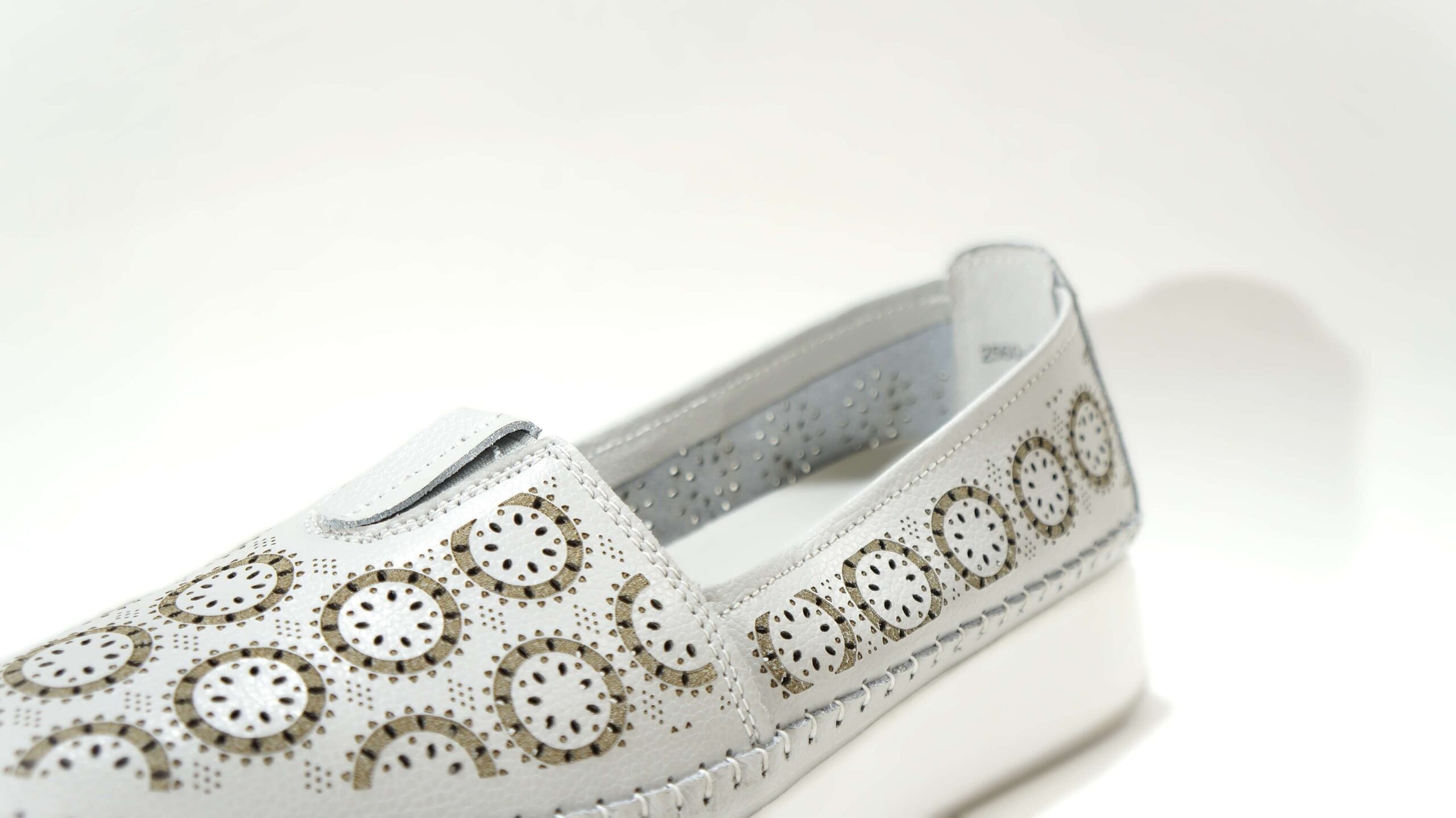 Pilki odiniai vasariniai batai moterims ZOJAS