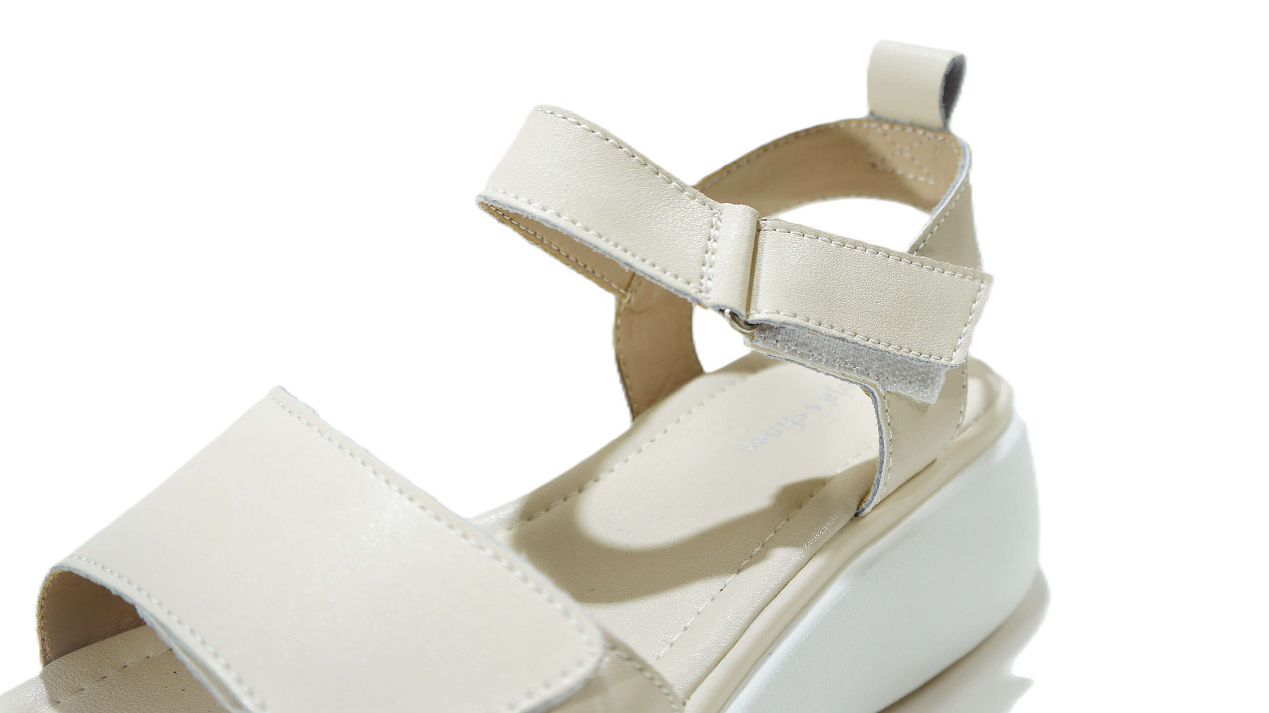 Odinės basutės moterims ZOJAS su platforma