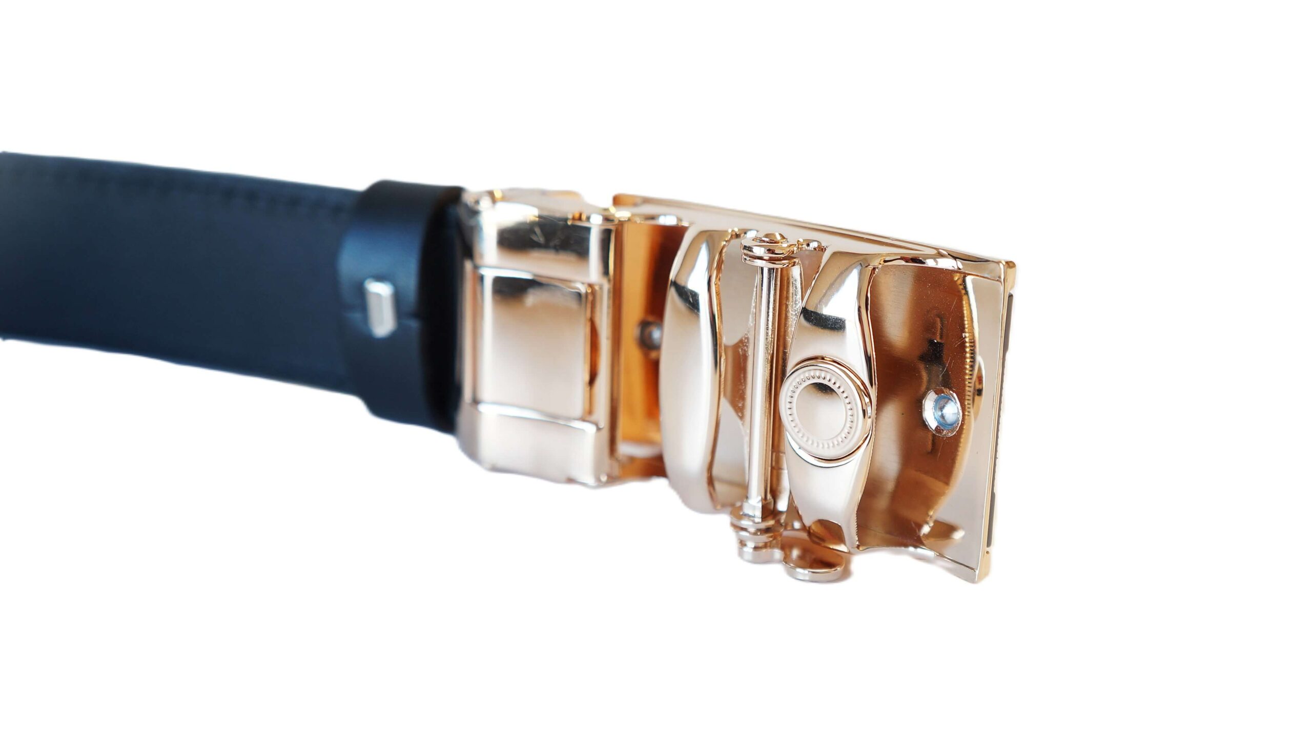 Aukso spalvos vyriško diržo sagtis