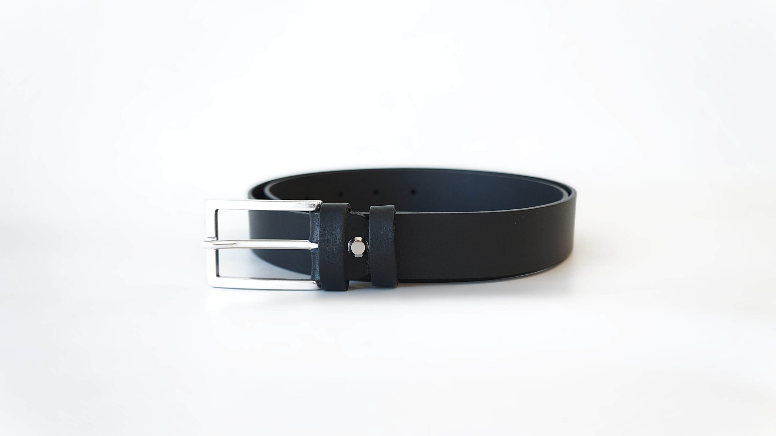 Juodas odinis diržas moterims 3 cm Vilnius Fashion Belts