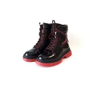 Lakuoti juodi su raudonomis detalėmis odiniai demisezoniniai aulinukai moterims JOLLA