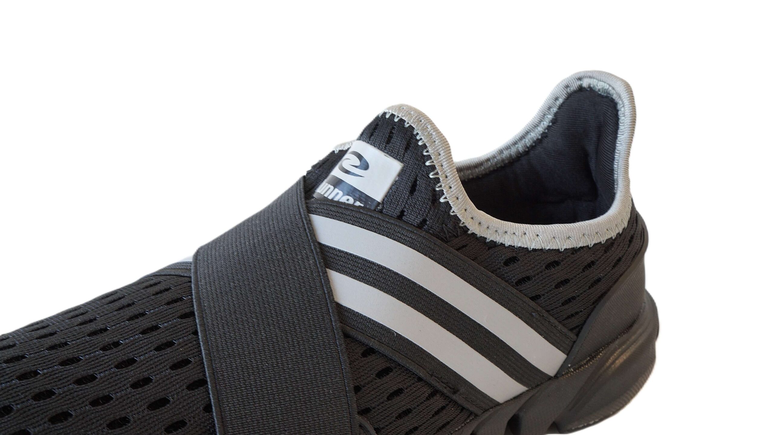 Juodi lengvi sportbačiai paaugliams 36-41 be raištelių Runner