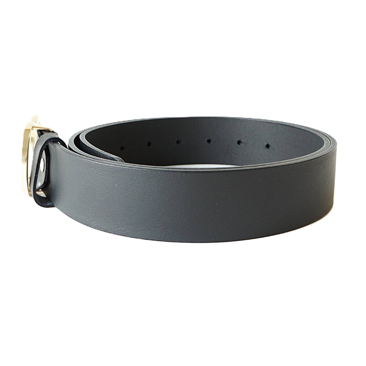 Prabangus juodas odinis moteriškas diržas su išskirtinės formos auksine sagtimi - Vilnius Fashion Belts - odos tekstūra